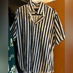 Men’s H&M striped shirt